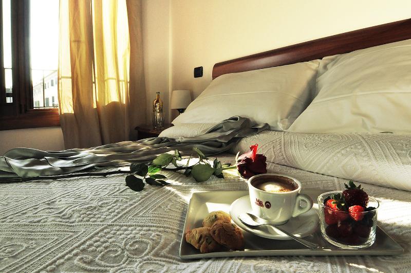 Отель La Rotonda Relais Badoere Экстерьер фото
